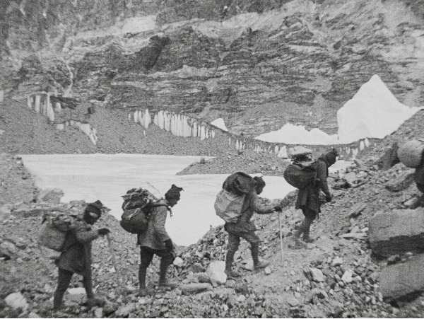 The epic of Everest (1924)