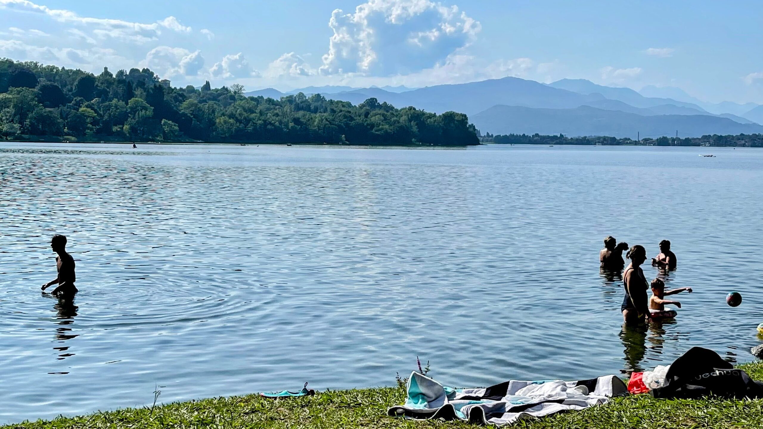 spiagge libere sul lago di monate